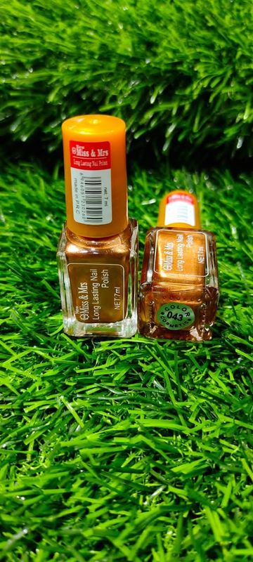 Miss & Mrs Nil Polish Shade 043
