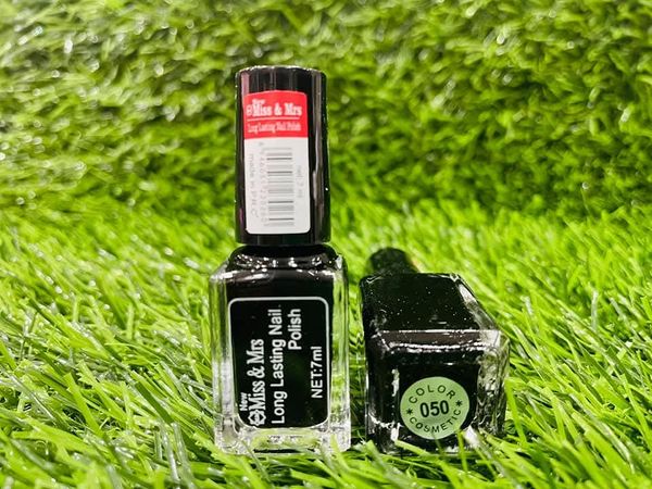 Miss & Mrs Nil Polish Shade 050