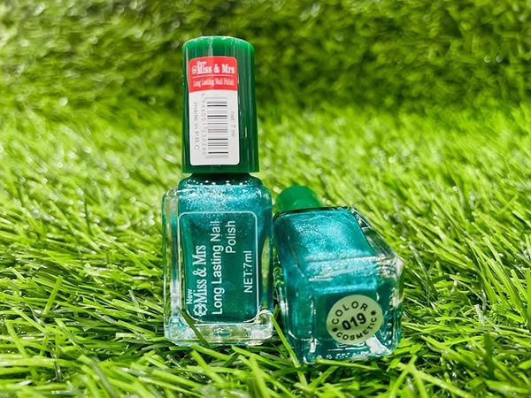 Miss & Mrs Nil Polish Shade 019