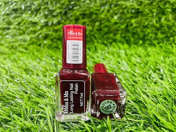 Miss & Mrs Nil Polish Shade 102