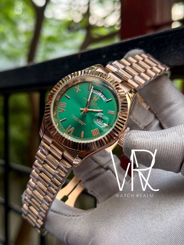 ROLEX DAYDATE RG CHAIN EMERALD DIAL