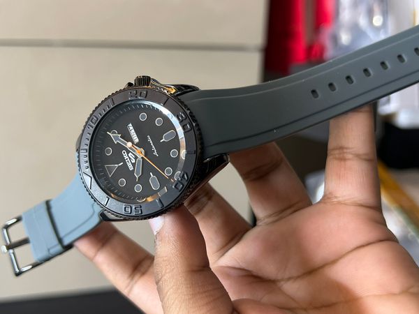 SEIKO GREY BELT SWEEP MOVEMENT