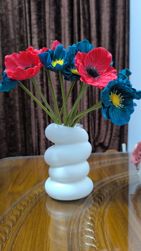 Nordic flower vase ( plastic) ( without flower)