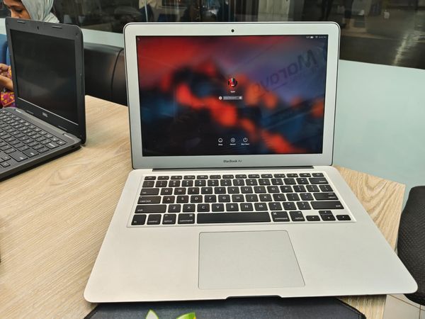 Apple MacBook Air 2014 | Intel Core i5 4GB RAM 128GB SSD | 13.3-inch Display