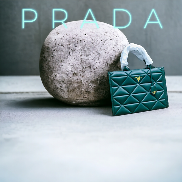 Luxurious Prada Handbag For Women's