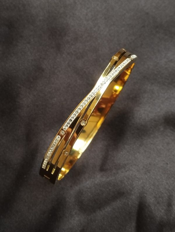Chroma bangle bracelet