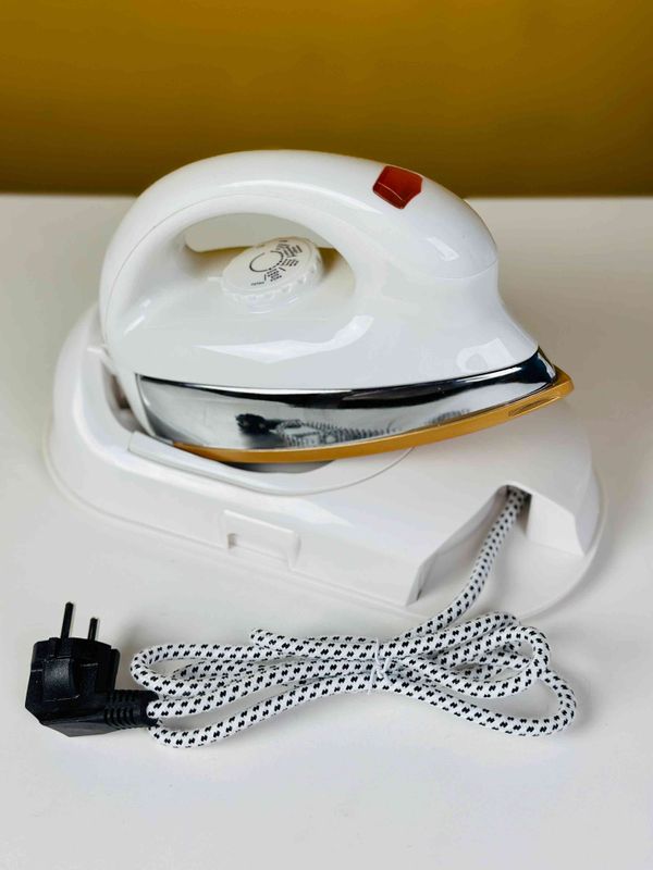 Kiam ES596 1000W Cordless Electric Dry Iron. - Image 2
