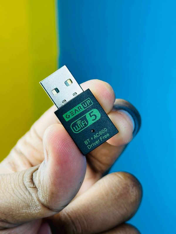 600Mbps Dual-Band WiFi & Bluetooth Adapter. - Image 2