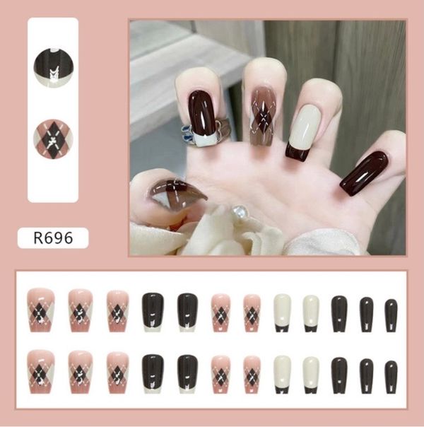 24 pcs fake nails set 🥺💗 with glue stick Dm us to order