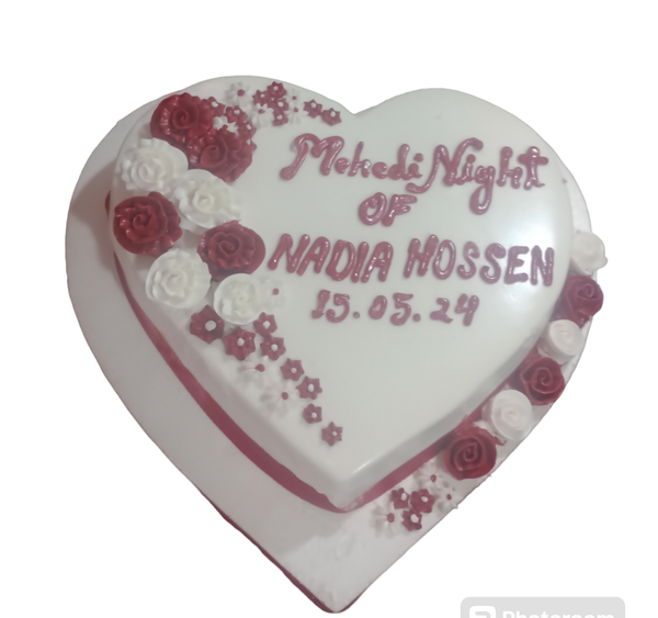 হৃদয় আকৃতির মেহেদি নাইট কেক