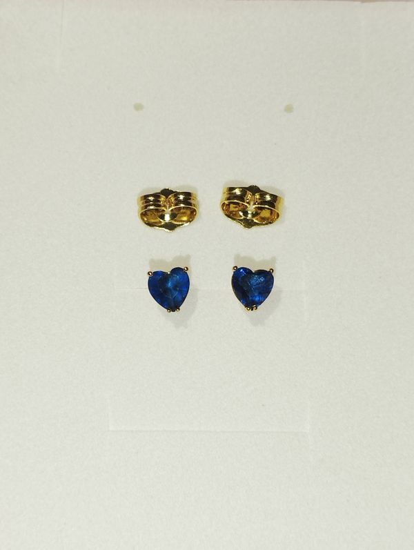Blu heart shaped CZ stud earrings 4mm