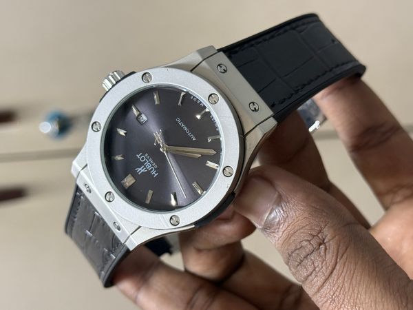HUBLOT AUTOMOTIC BLACK LEATHER TEXTURE BELT SILVER CASE BLACK DIAL