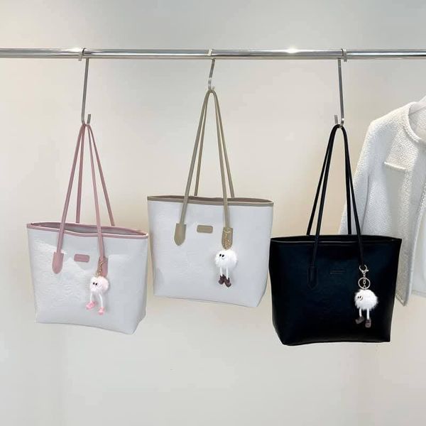 Solid tote bag