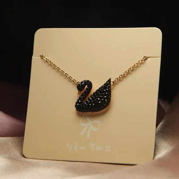 Swan pendant