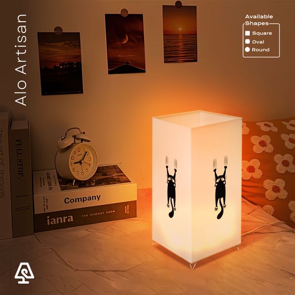 Scratching Cat Lamp