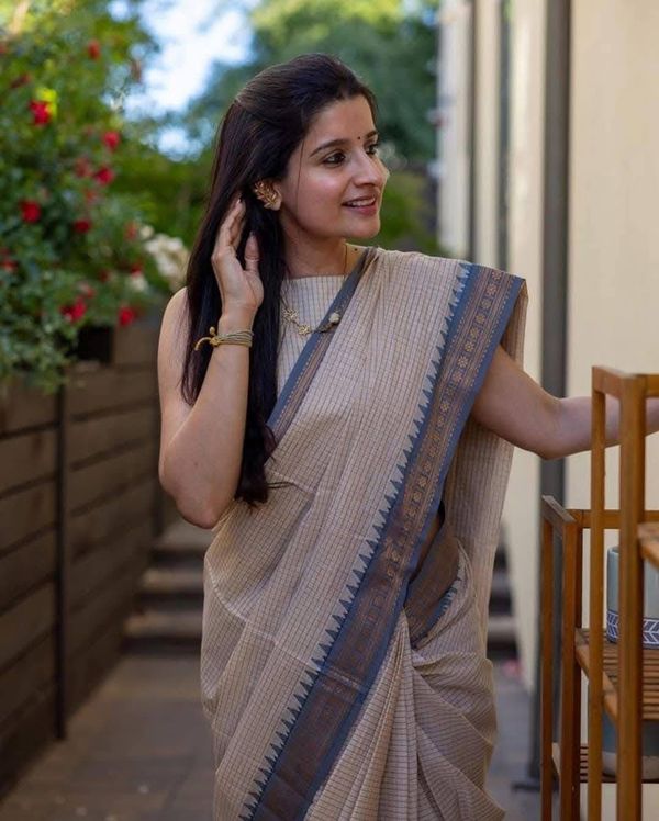 Handloom off white ash par saree