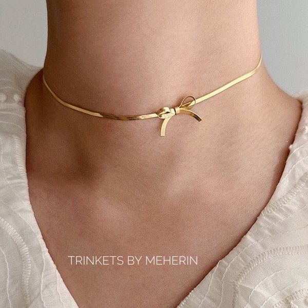 Bow tie necklace