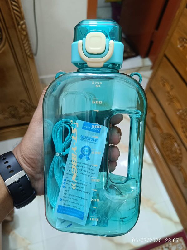 750ml Flat Water Bottle with Strap – Leak Proof, BPA Free – School, Gym, Office Friendly