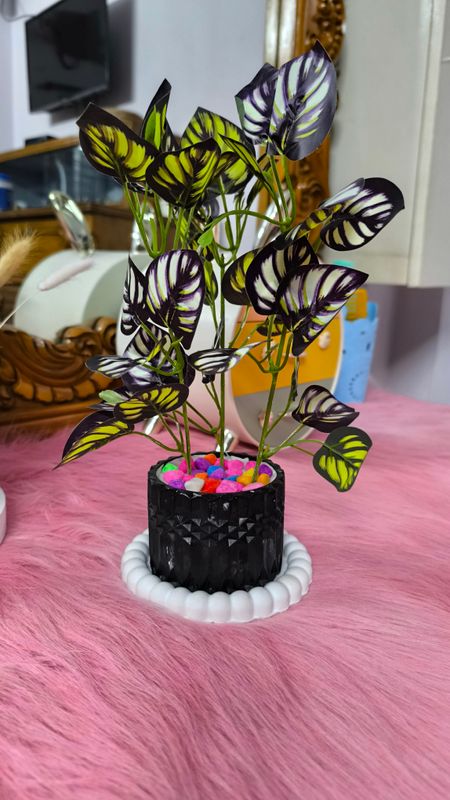 artificial plant+ concrete pot+ tray