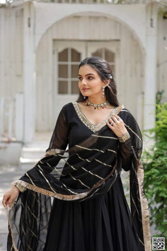 রেডিমেড জর্জেট এমব্রয়ডারি পার্টি ড্রেস