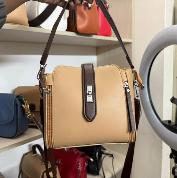 🎯🔥🔥YaLePuck লাক্সারি PU লেদার ক্রসবডি মেসেঞ্জার ব্যাগ – স্টাইলিশ, আরামদায়ক ও সাশ্রয়ী মূল্যে🔥🔥🎯 - Image 4