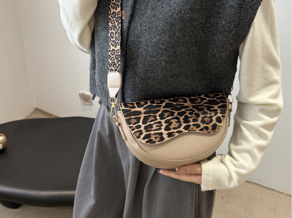 Leopard print shoulder messenger bag