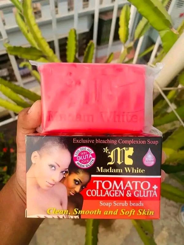Madam White Tomato, Collagen & Gluta Soap