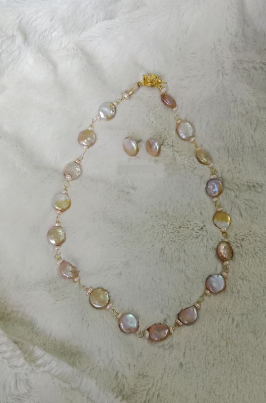Exclusive Mother Coin Pearl Necklace