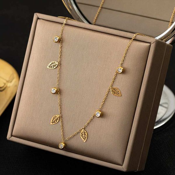 Clavicle chain necklace Colour guaranteed