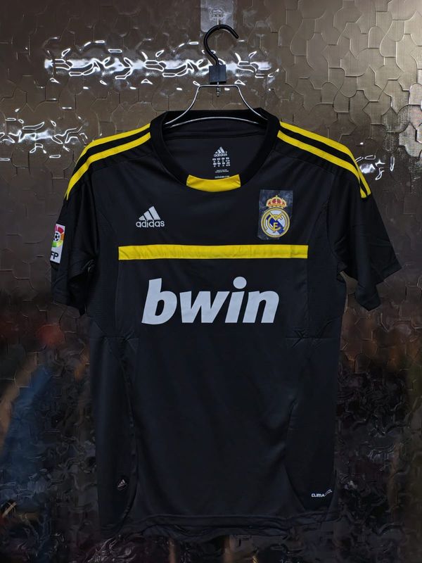 Real Madrid 2011/12 Away GK Kit