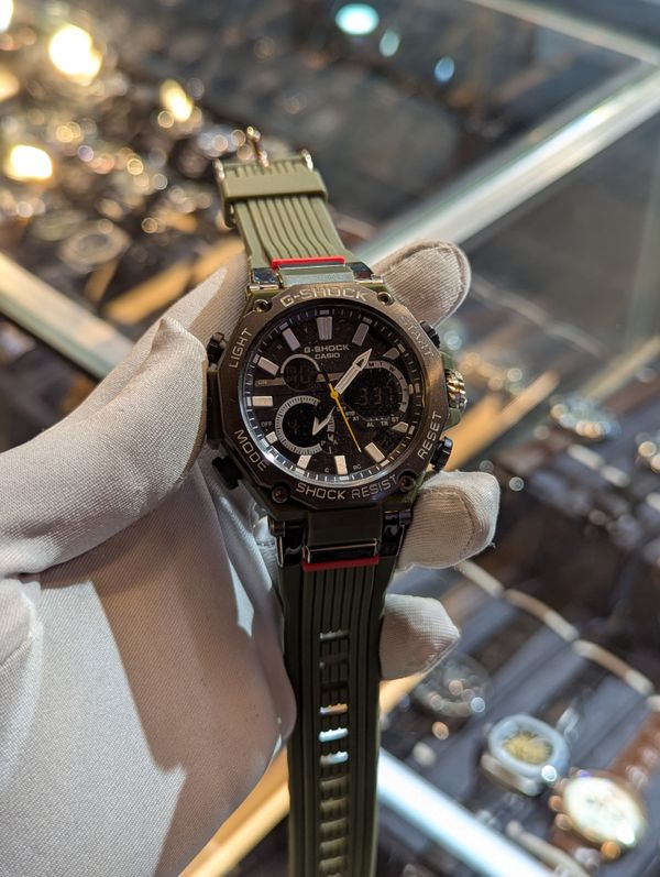 G shock bulky Green belt black dial white dot