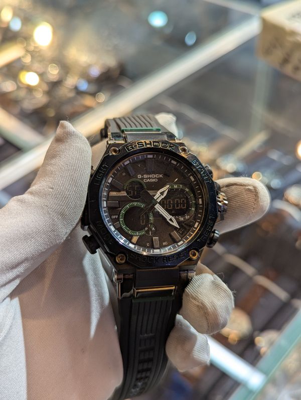 G shock bulky green belt black dial black bezel