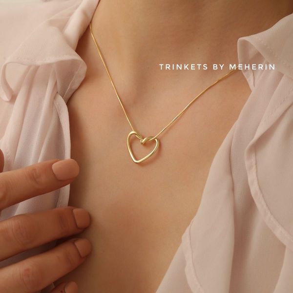Hollow heart neckpiece