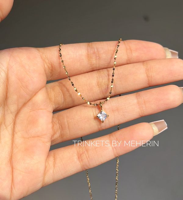 Minimal stone chain