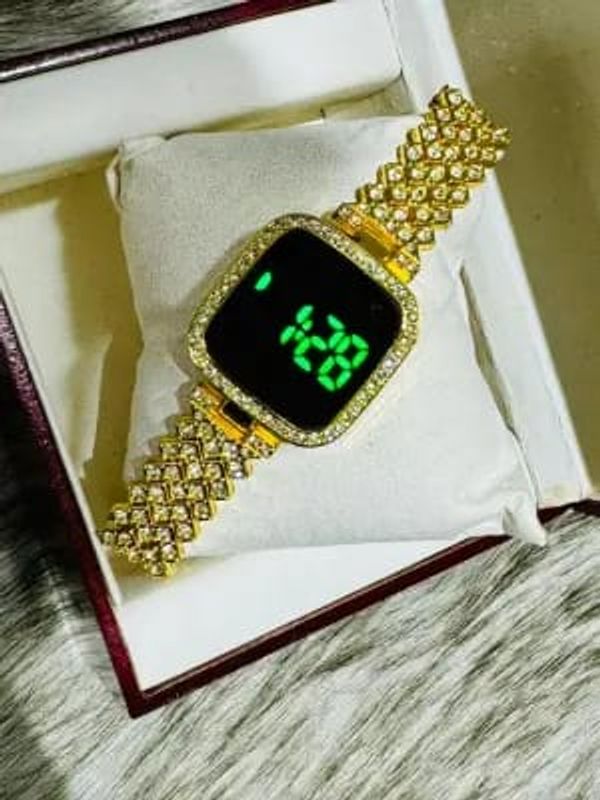 New Trend Fashion Steel Chain Diamond Women Watch Full Diamond Touch Screen LED Water Diamond Bracelet Watch