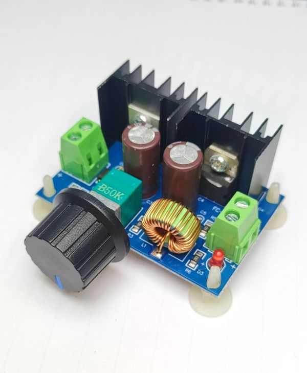 DC Voltage Regulator 4V - 40V 8A