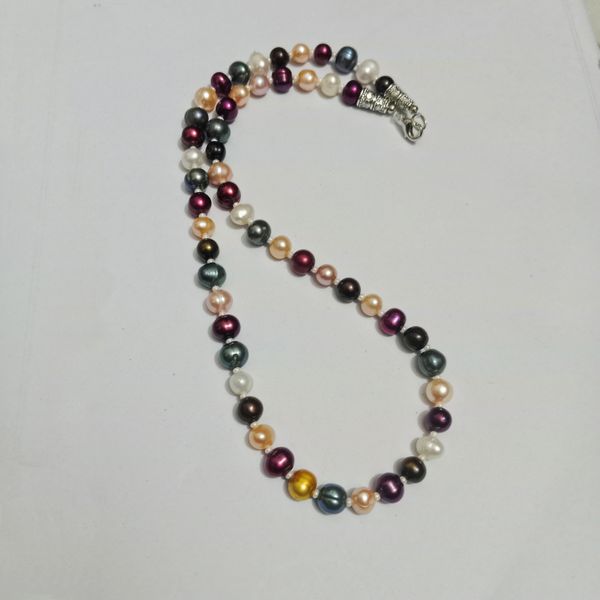 pearl Multicolor one layer necklace