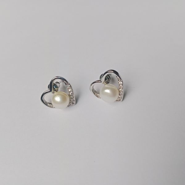 Exclusive Design Pearl Ear Ring