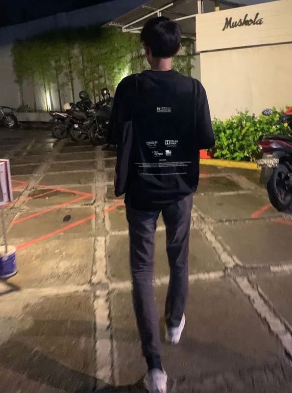 Black oversized t-shirt- text font 190 gsm