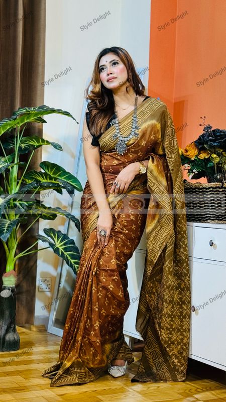সিল্ক মোমবাটিক শাড়ি