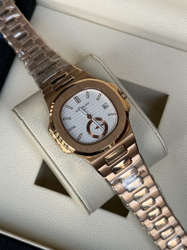 PATEK PHILIPPE NAUTILUS - White Dial