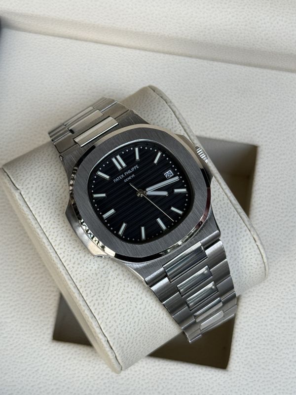 PATEK PHILIPPE NAUTILUS 5711/1A - Black Dial