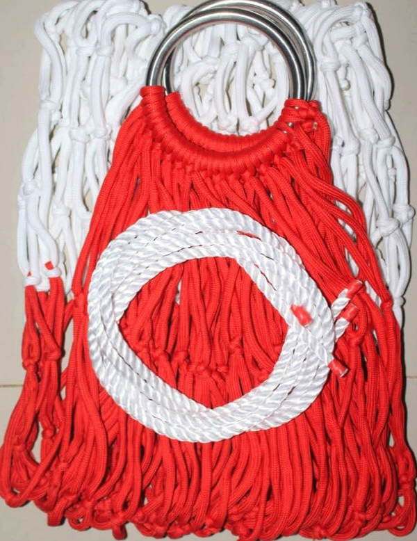 রেশমি সুতার দোলনা (হ্যামক)