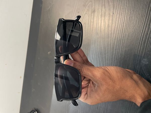 Simple Black Premium Sunglass