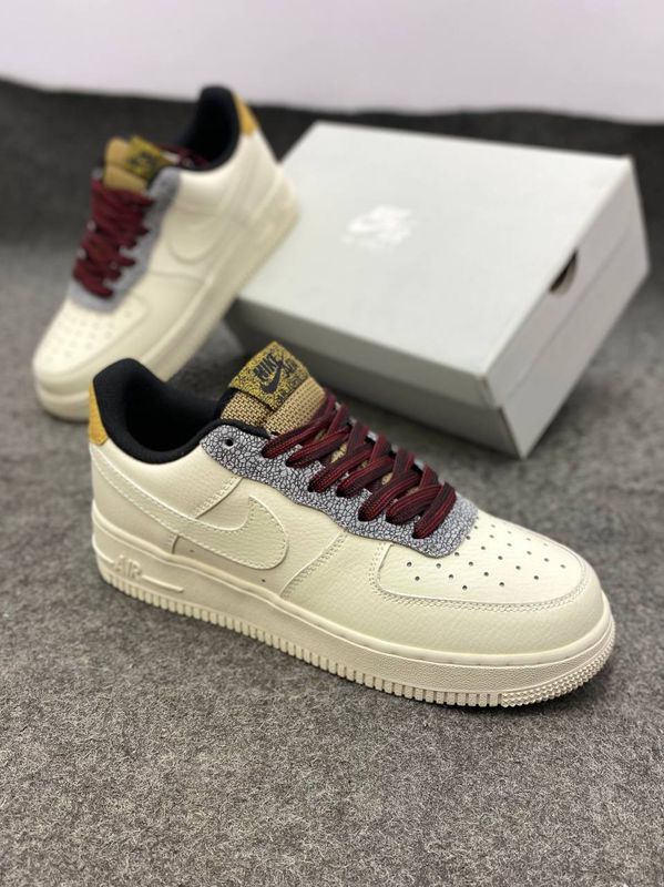 Nike Fossil || Color - Off-white
