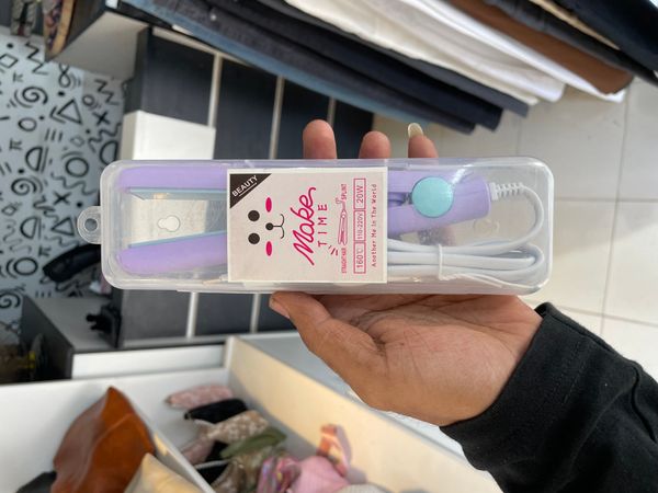 Mini hair straightener