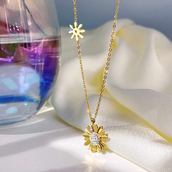 Lovely little daisy titanium steal Necklace