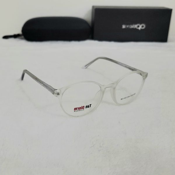 Premium eyewear for small faces