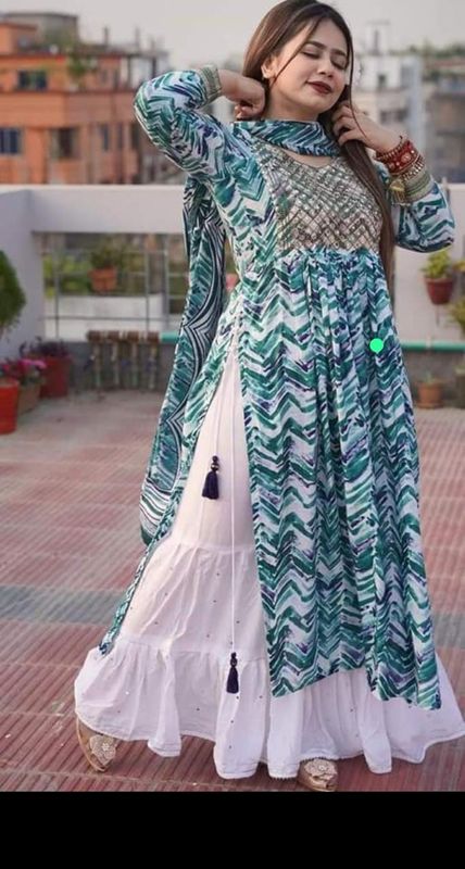 নায়রা কাট থ্রি পিস সালোয়ার কামিজ সেট – কটন কামিজ, গলা কম্পিউটার কাজ এবং কটন সালোয়ার ও ওড়না সহ
