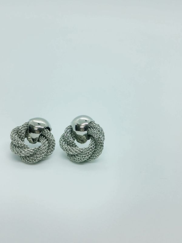 Ear top